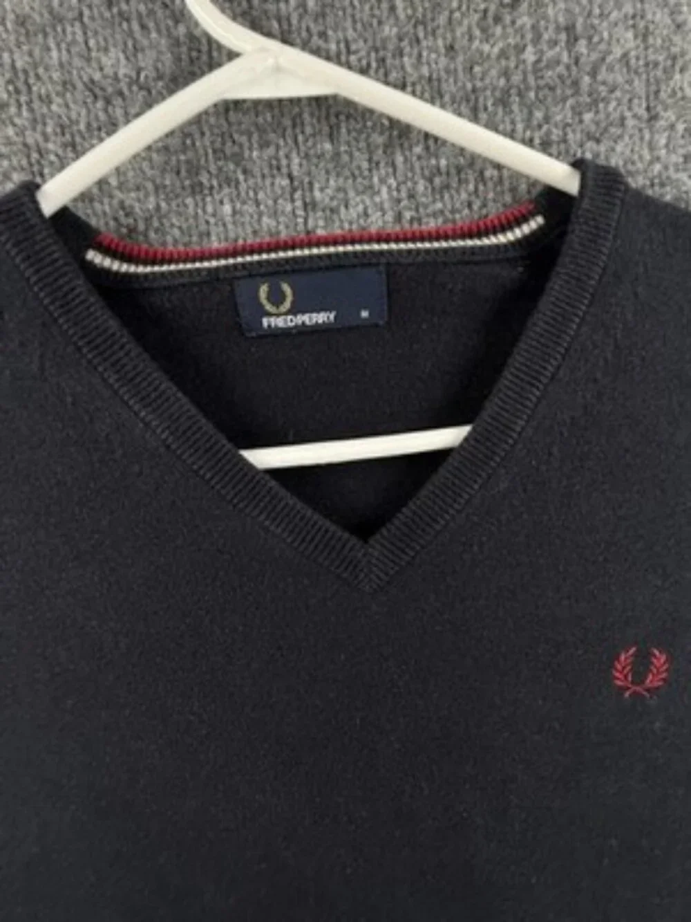 Fred Perry Navy Blue Medium Logo Sweater Pullover V-Neck Men Knit Solid Preppy